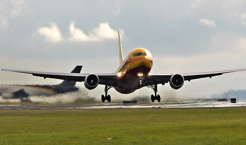 新手卖家必读 亚马逊FBA头程物流与普通仓储服务选择指南